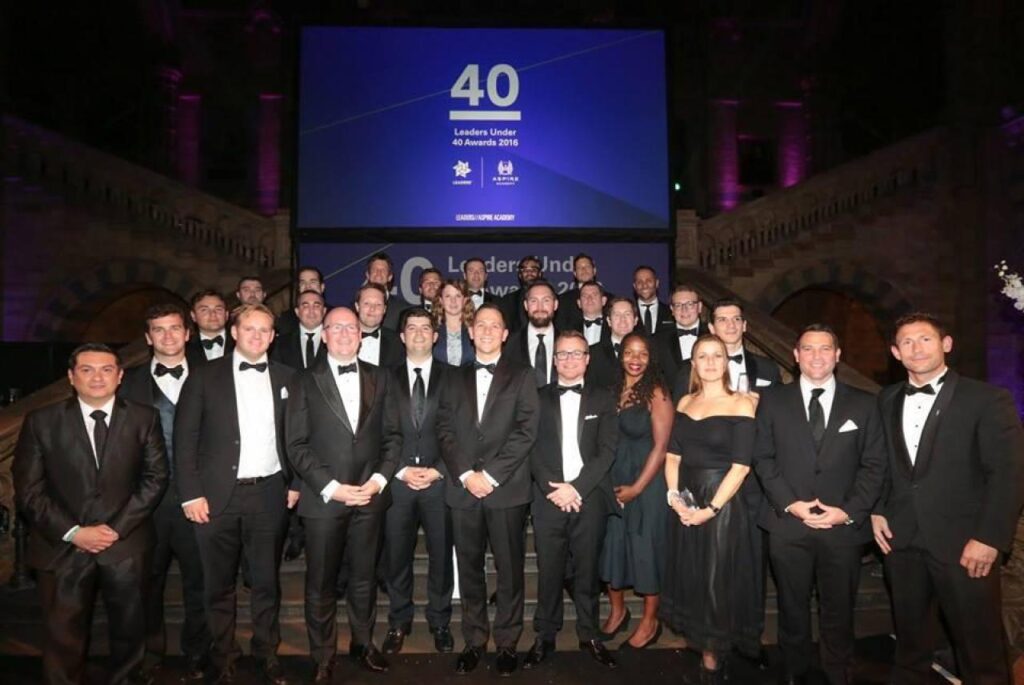 La generación 2016 de Leaders Under 40 en el escenario